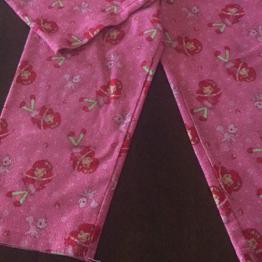 Strawberry shortcake pjs - Picture 3 of 3